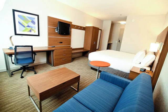 Standard, King Bed, Sofa, Holiday Inn Express Hotel And Suites Port Clinton Catawba Island 6/9
