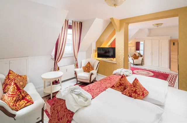 Skyline, Suite, King Bed، HOTEL AUGUSTA 2/5