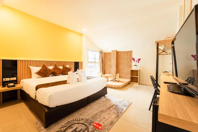 Gold, Balcony, The Golden Ville Boutique Hotel Spa 1/3