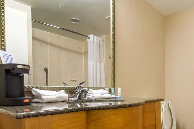 Standard, 2 Queen Beds, Exterior Entrance، Quality Inn Lumberton 8/9