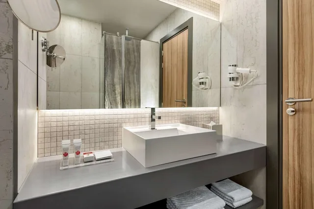 غرفة بسرير كوين، Ramada By Wyndham Ramnicu Valcea 2/3