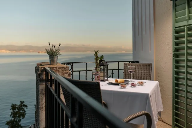 غرفة قياسية بسرير مزدوج أو سريرين منفصلين بإطلالة على البحر بشرفة، Hotel Lovran 7/7