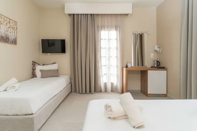 Comfort, Triple, Queen Bed, Street View, Sofa, Villa Building، Georgalas Sun Beach Hotel 3/6