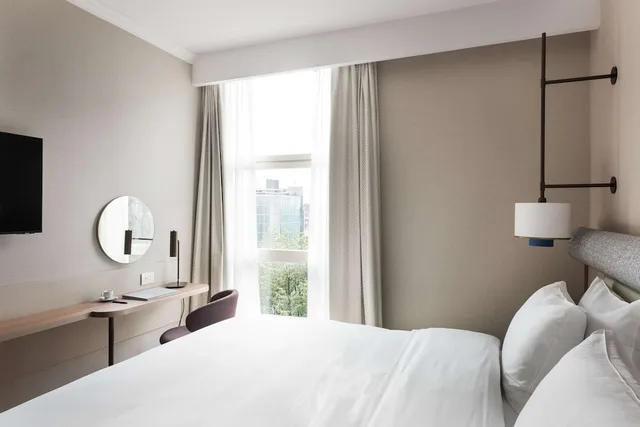 Room, King Bed, Ambasciatori Hotel Venice Mestre, Tapestry Collection by Hilton 3/7