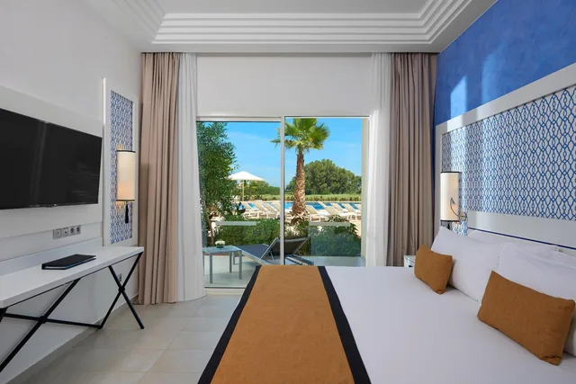 Family Suite, Queen Bed, Golf Course View, Balcony، Radisson Blu Resort, Saidia Garden 1/6