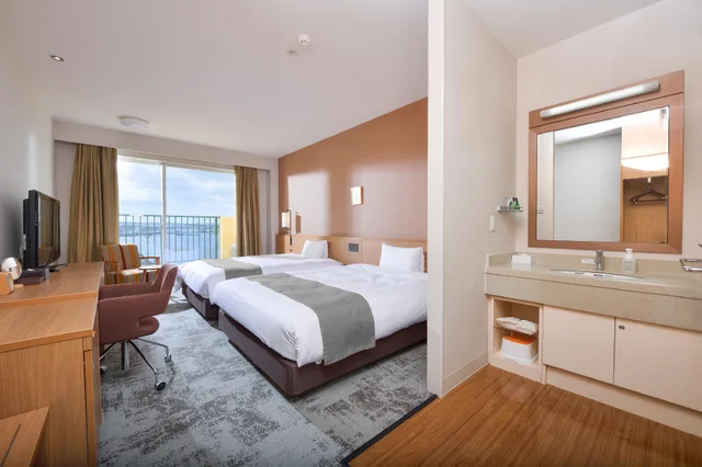 غرفة ديلوكس بسريرين منفصلين بإطلالة على البحر في المبنى الرئيسي، Vessel Hotel Campana Okinawa 1/2