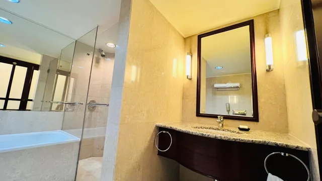 Standard Twin Room, Connaught Palace Hotel 2/3