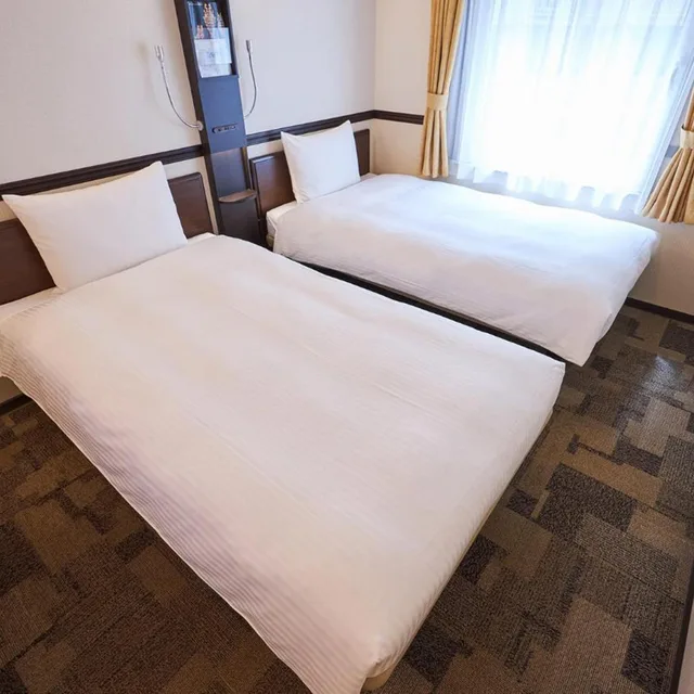 Room, Twin Beds, Toyoko Inn Osaka Tsutenkaku Mae 4/10