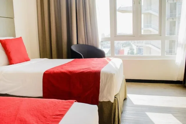 غرفة قياسية بسريرين منفصلين بإطلالة على المدينة، Onomo Hotel Dar es Salaam 2/4