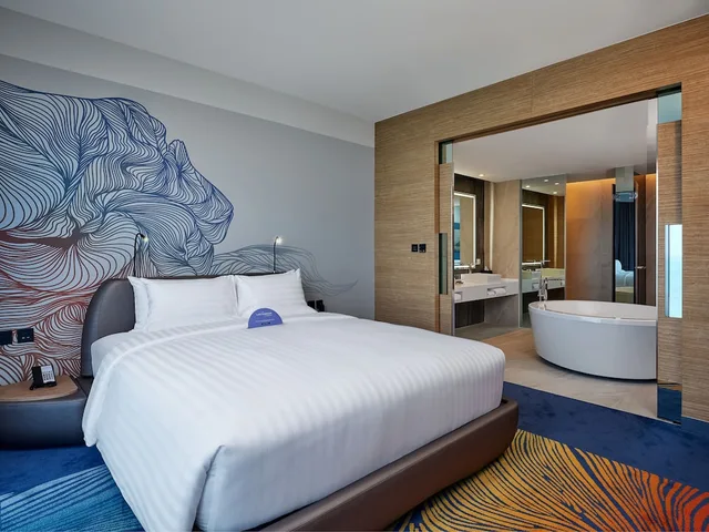 Marina Bay, Suite, King Bed, Sea View, Living Area, Balcony, Lounge Access، Novotel Marina Sriracha 2/10