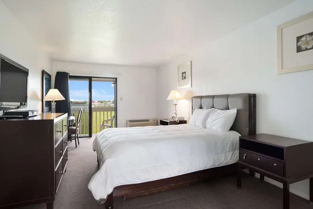 Room, Double Bed, Accessible, Rodeway Inn at Somers Cove Marina 2/6