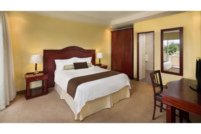 غرفة بسرير مزدوج بإطلالة على الحديقة، Hotel Des Mille Collines 1/2