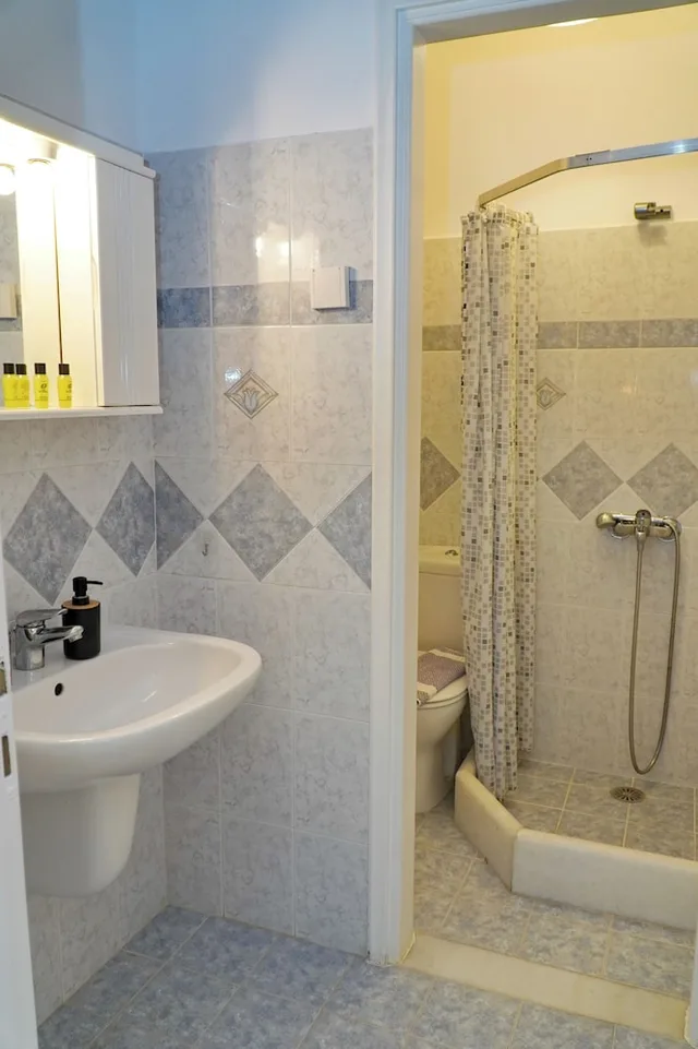 Semi Basement, Deluxe, Basement, Apartment, Queen Bed، Camara Hotel 4/7