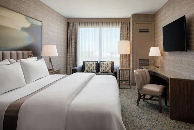 Traditional, King Bed, The Westin Calgary Airport 1/7