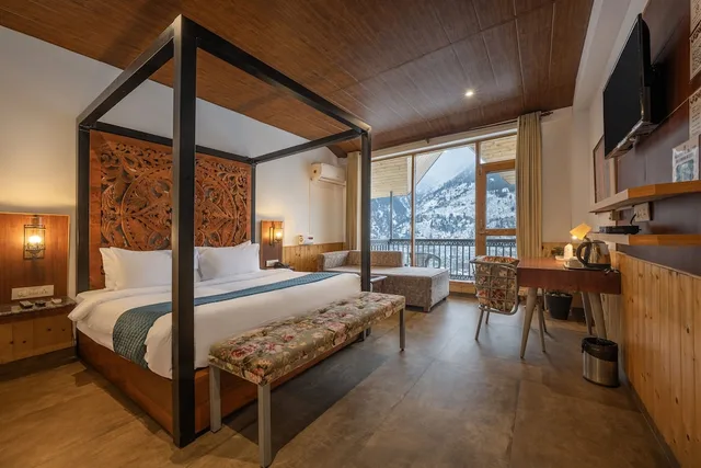 غرفة سوبيريور بسرير كينج بإطلالة على الجبل بشرفة، Echor Himalayan Heights Luxe Manali 5/10