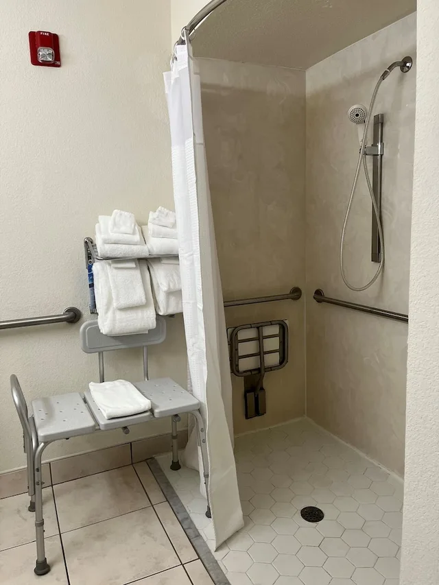 غرفة قياسية بسريرين كوين لذوي الإعاقة، Microtel Inn & Suites By Wyndham Lady Lake/The Villages 2/2