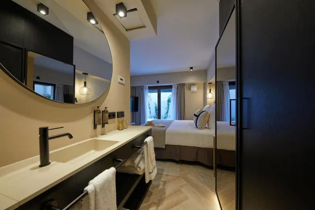 جناح جونيور بشرفة، Belle Marivent Mediterranean Petit Hotel 1/1