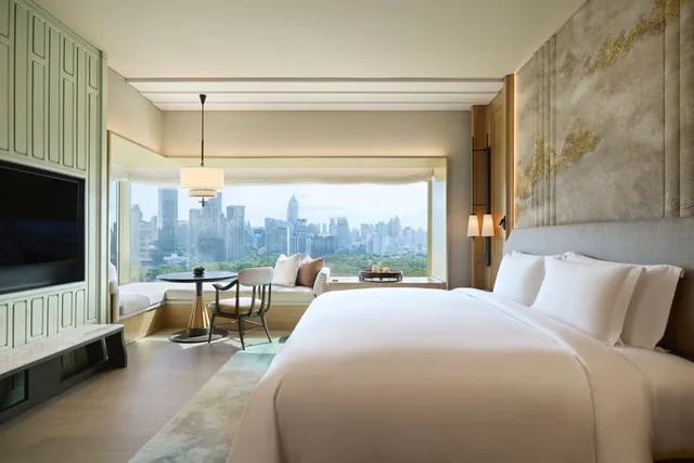 Club Corner 1 King High Floor Park View, Dusit Thani Bangkok 2/2