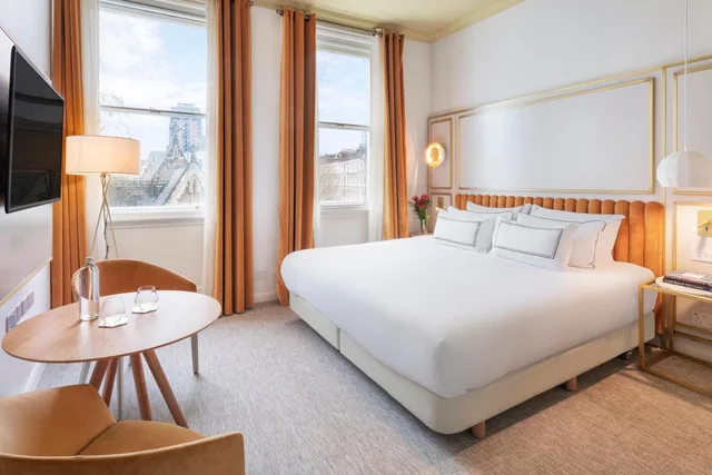 Junior Suite, Sofa, Melia London Kensington Member of Melia Collection 1/10