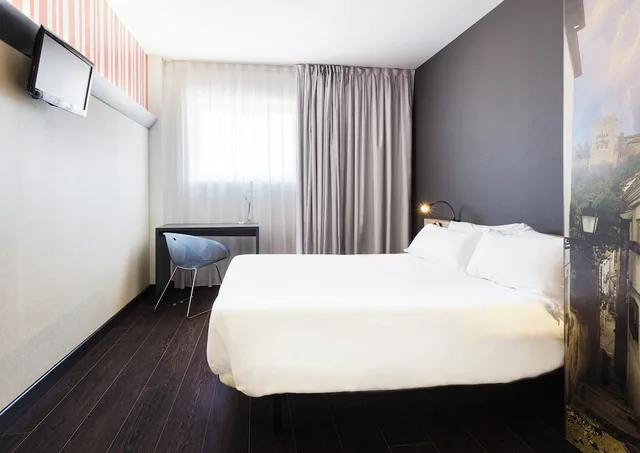 غرفة سوبيريور بسرير مزدوج، B&B HOTEL Granada 2/3