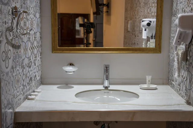 غرفة قياسية رباعية بسرير مزدوج وسريرين منفصلين، Hotel Rojas 6/9