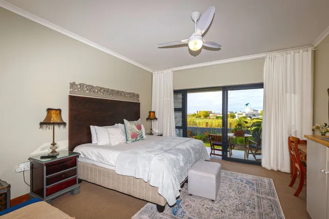 Luxury, King Bed, Golf Course View, Patio، Le Mahi Guest House 1/3