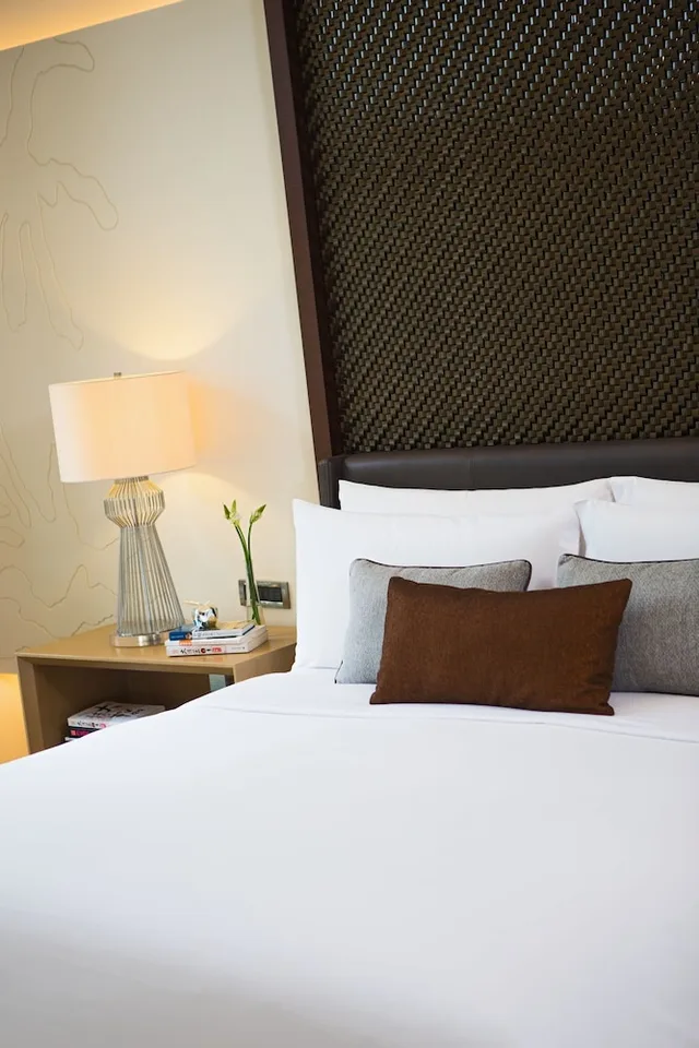 غرفة بسرير كينج بإطلالة على الحديقة، Renaissance Sanya Resort and Spa 3/4