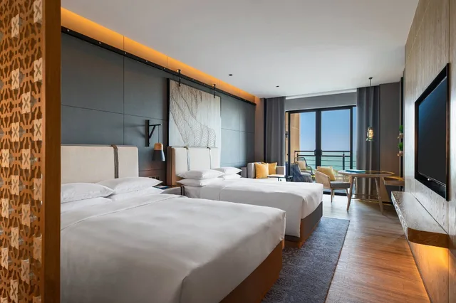 Guest Room, 2 Double Beds, Ocean Front، Renaissance Xiamen Hotel 2/10