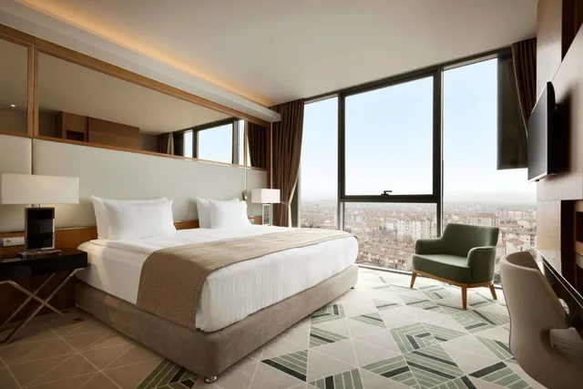 غرفة بسرير كينج لذوي الإعاقة، Ramada Plaza by Wyndham Konya 1/5
