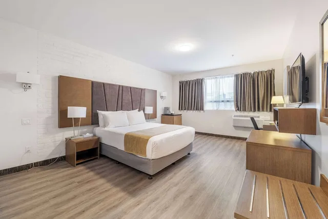 غرفة قياسية بسرير كوين، Hotel Montreal Metropolitan, an Ascend Collection Hotel 1/8