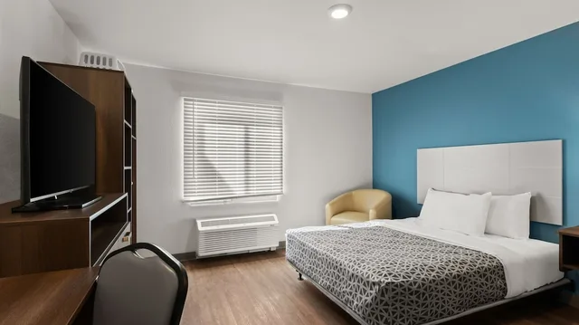 جناح بسرير كوين، WoodSpring Suites Greeley 2/2