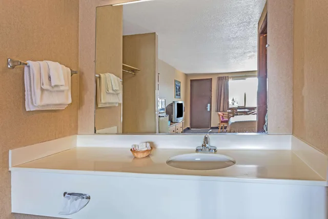 غرفة بسريرين كوين للمدخنين، Travelodge by Wyndham Pioneer Villa 3/3