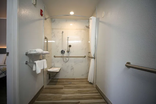 غرفة ديلوكس بسريرين مزدوجين لذوي الإعاقة، Motel6 Sacramento, CA - Old Sacramento North 10/10