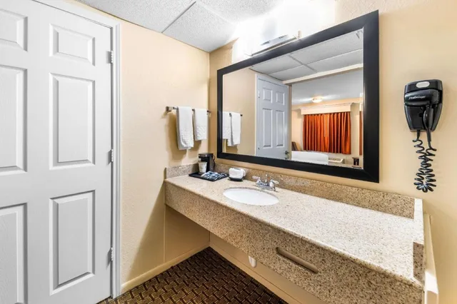 غرفة بسرير كوين للمدخنين لذوي الإعاقة، Best Western Markita Inn 3/3
