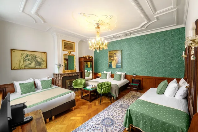 غرفة عائلية بسرير كوين وسريرين فرديين، Hotel Des Arts 6/10