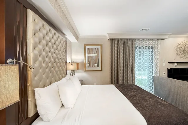 جناح بسرير كينج وسرير بطابقين، Eden Resort And Suites, BW Premier Collection 1/7