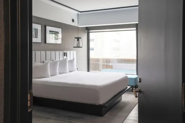 1 Bedroom, Executive, Suite, 1 King and 2 Queen Beds, Murphy Bed، Hotel Montreal Bonaventure 2/5