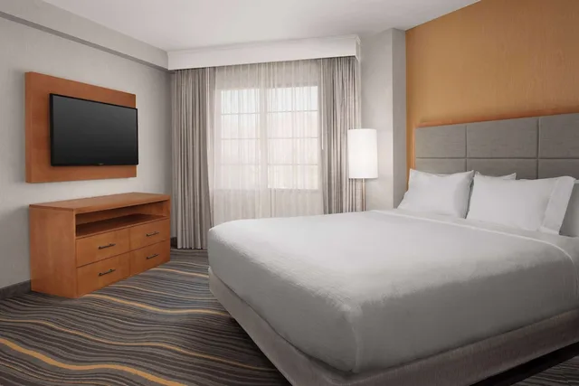 جناح ركني بسرير كينج، Embassy Suites La Quinta & Spa 1/3
