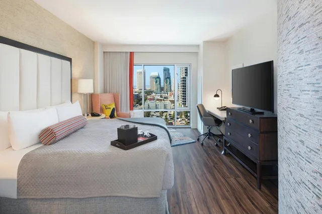 Gaslamp Quarter, Suite, King Bed, with View، Hotel Indigo San Diego Gaslamp Quarter 1/2
