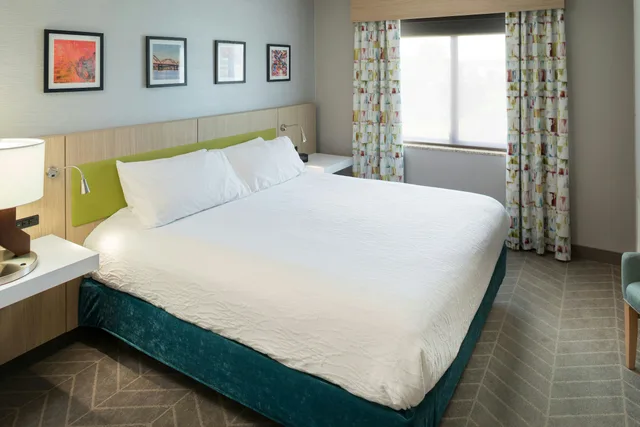 جناح بسرير كينج لذوي الإعاقة، Hilton Garden Inn Sioux City Riverfront 1/1