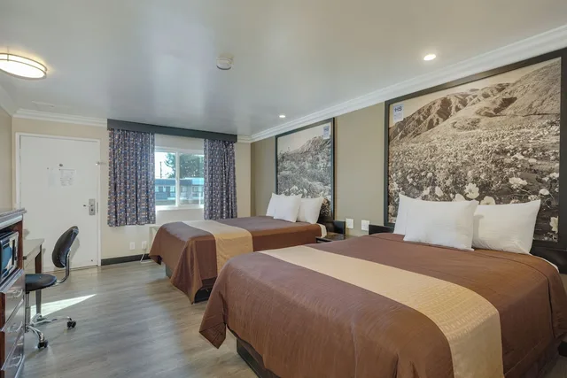 غرفة كومفورت بسريرين كوين، Hotel Seville 4/7
