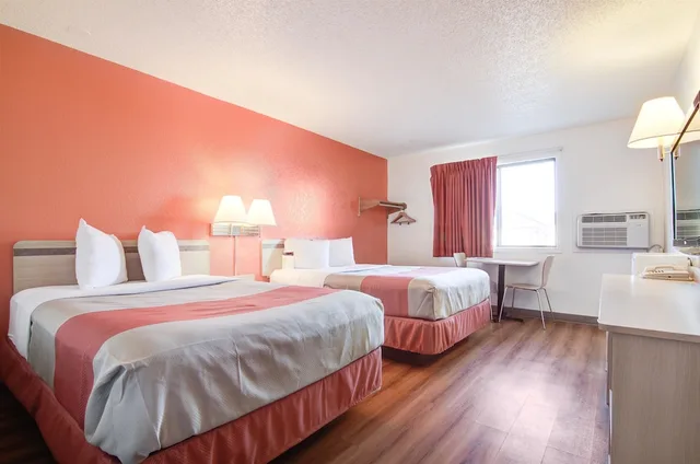 غرفة قياسية بسريرين كوين، Motel6 Colby, KS 1/5