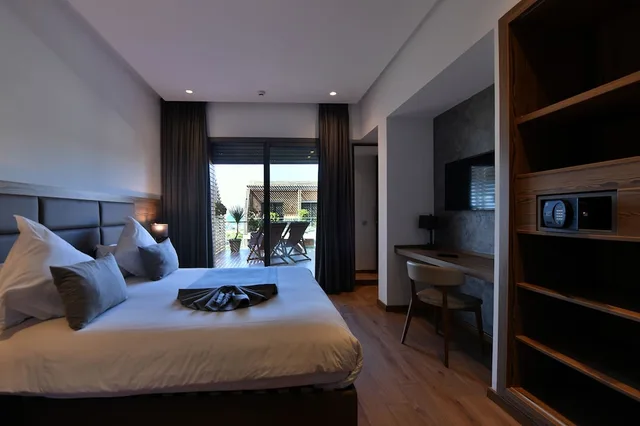 جناح سوبيريور بسرير كينج مع أريكة، Ocean Park Hotel, Premium Suites & Wellness 1/6