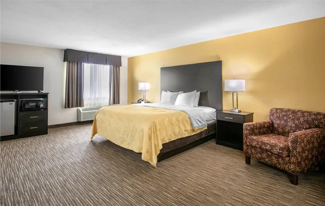 جناح، Quality Inn and Suites Metropolis I-24 1/1