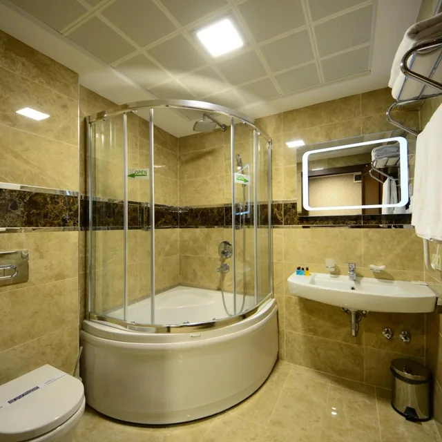 Room, Triple, Grand Bazaar Hotel 9/10
