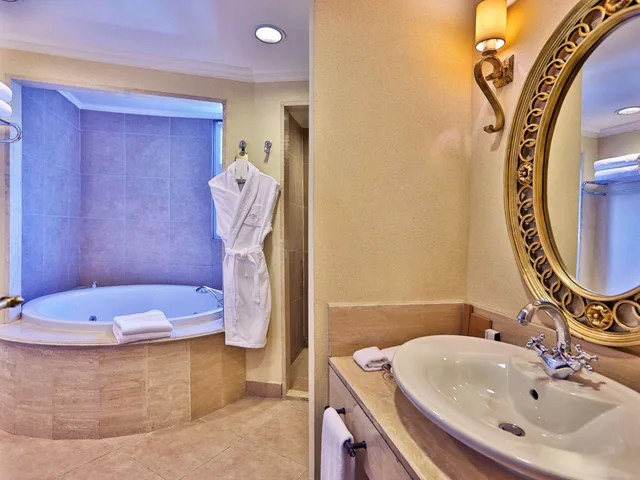 جناح سوبيريور بسرير كينج، Rixos Almaty Hotel 4/4