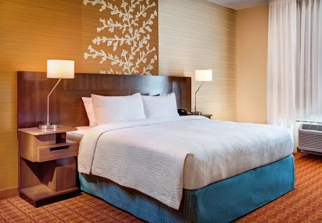 جناح بسرير كينج مع أريكة، Fairfield Inn Suites Utica 1/4
