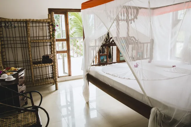 غرفة بسرير كينج بإطلالة على البحر بشرفة، Moonshine Uroa Boutique Hotel 1/3