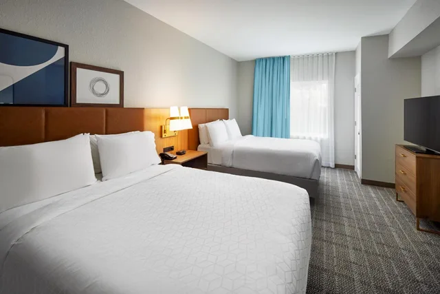 جناح بسرير كينج وسريرين كوين بغرفتي نوم مع أريكة، Staybridge Suites Auburn University Area An Ihg Hotel 7/9