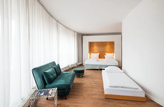غرفة عائلية بسرير كينج مع أريكة، Art Hotel City Leipzig 5/6